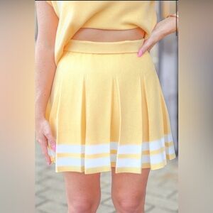 She + Sky: Pleated Knit Mini Skirt Size Large (Boutique & NWT)